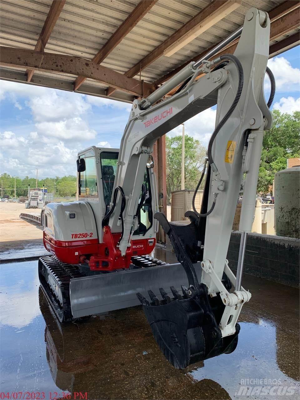 Takeuchi TB250-2 Mini rýpadla < 7t