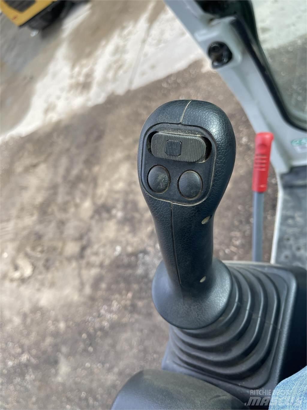 Takeuchi TB370 Pásová rýpadla