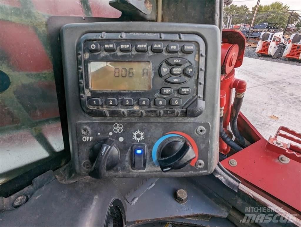 Takeuchi TL12V2 Smykem řízené nakladače