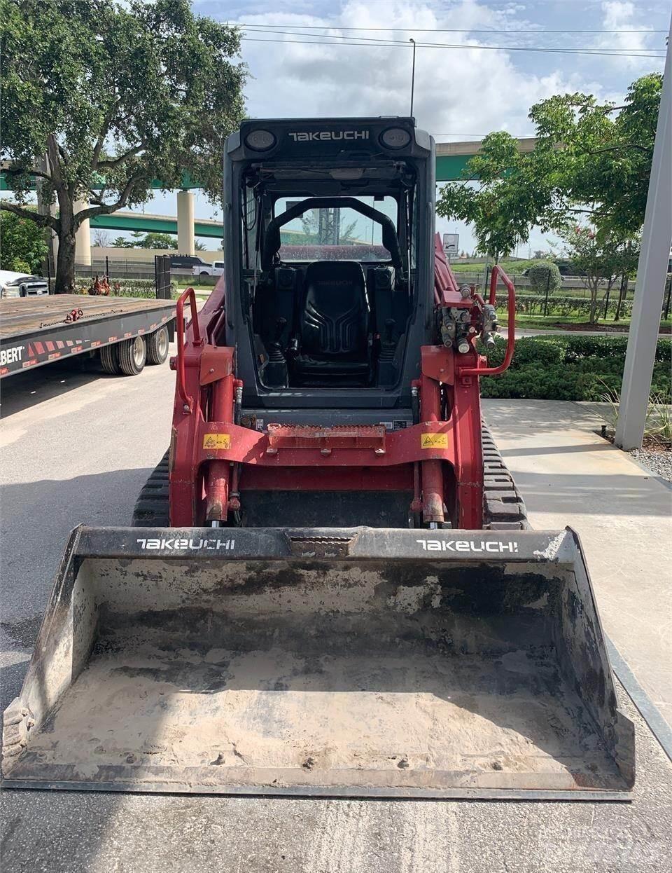 Takeuchi TL12V2 Smykem řízené nakladače