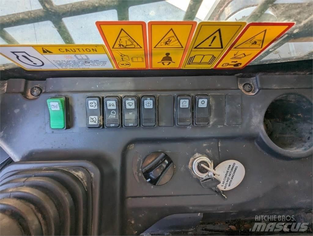 Takeuchi TL12V2 Smykem řízené nakladače
