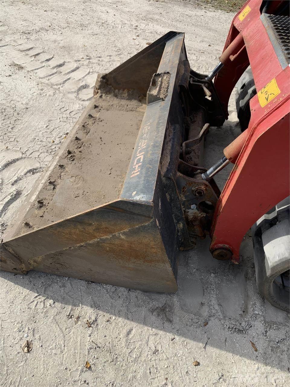 Takeuchi TL8 Smykem řízené nakladače
