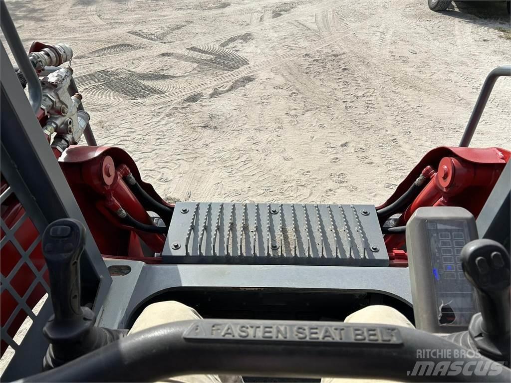Takeuchi TL8 Smykem řízené nakladače