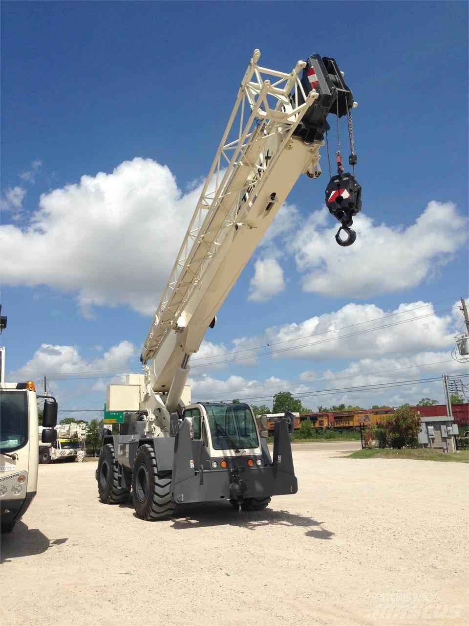 Terex CD225 Jeřáby pro těžký terén