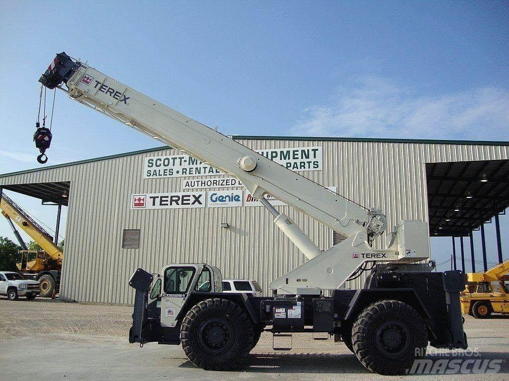 Terex CD225 Jeřáby pro těžký terén