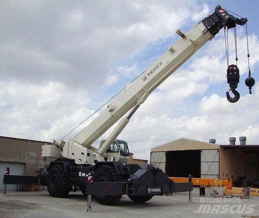 Terex RT130 Jeřáby pro těžký terén