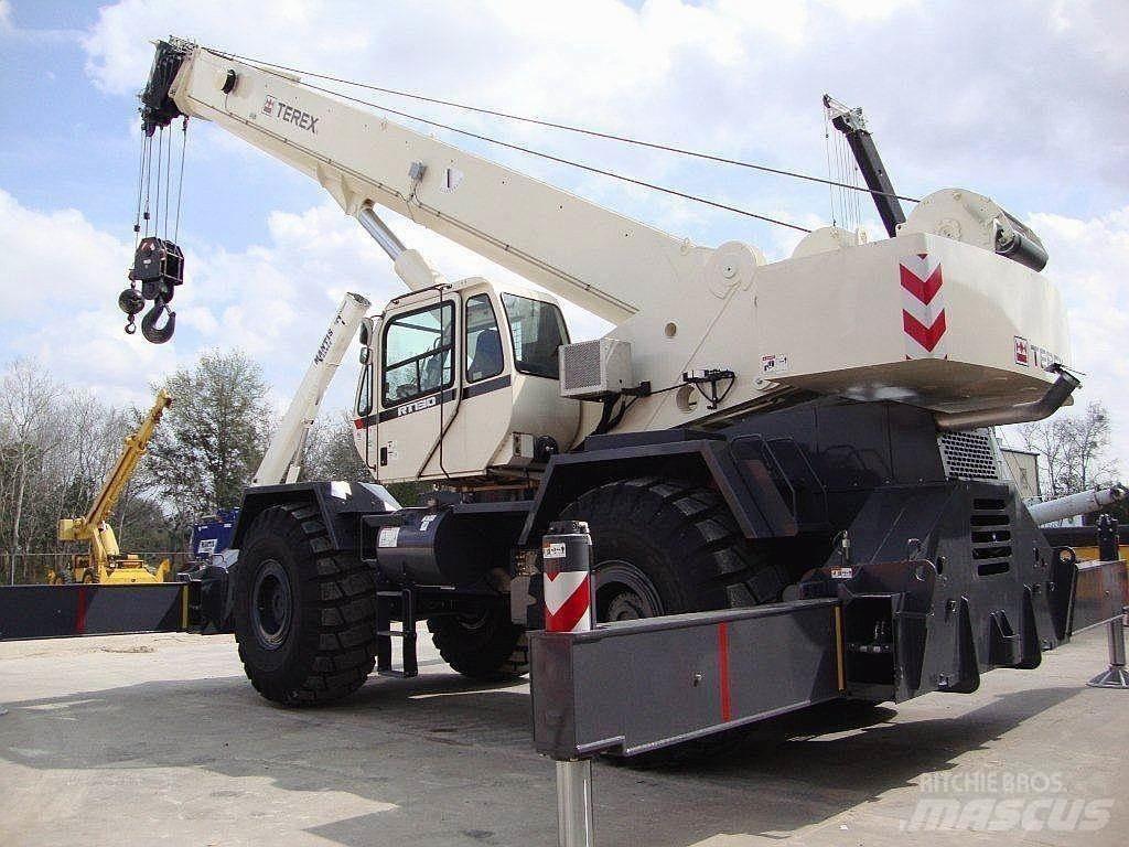 Terex RT130 Jeřáby pro těžký terén