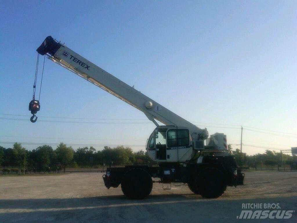 Terex RT230-1 Jeřáby pro těžký terén