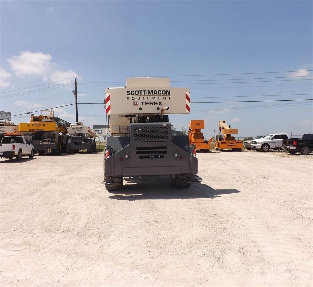 Terex RT230-2 Jeřáby pro těžký terén