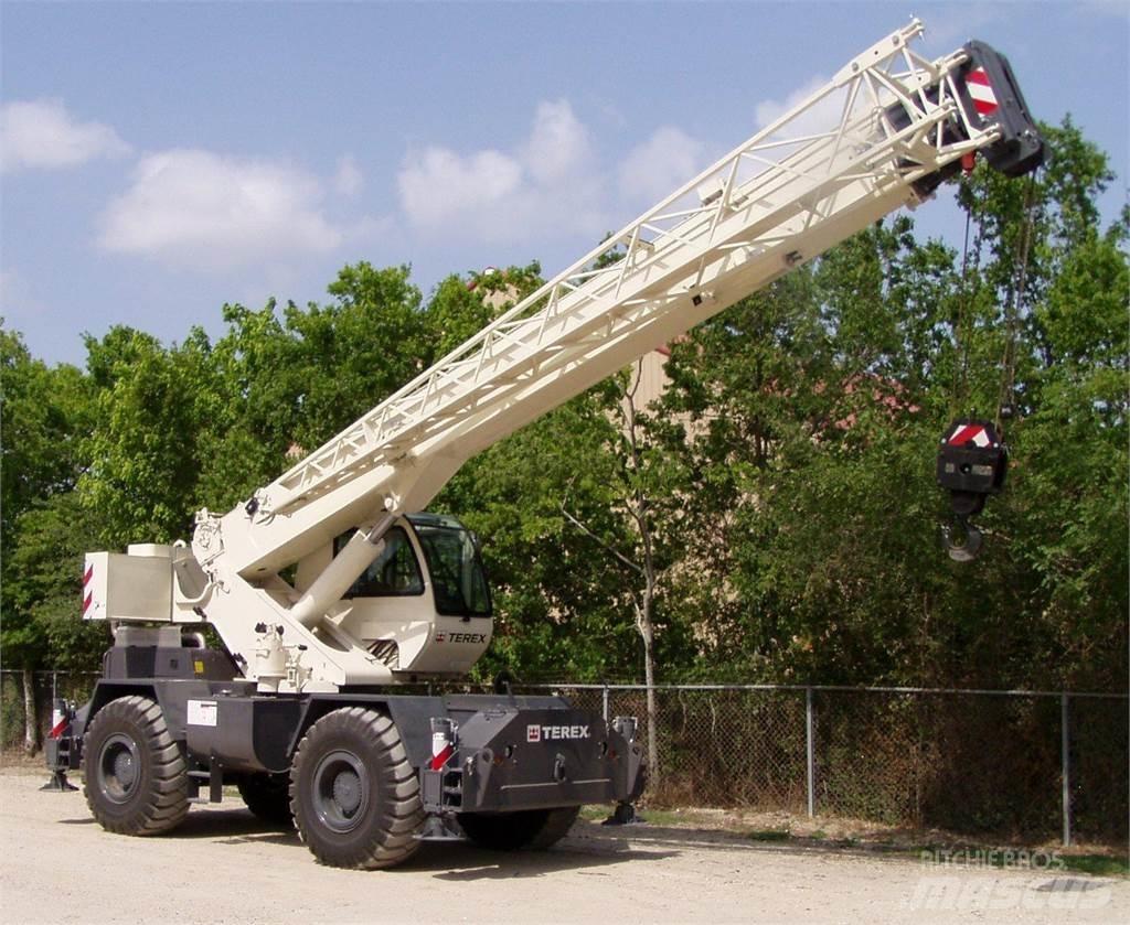 Terex RT230-2 Jeřáby pro těžký terén