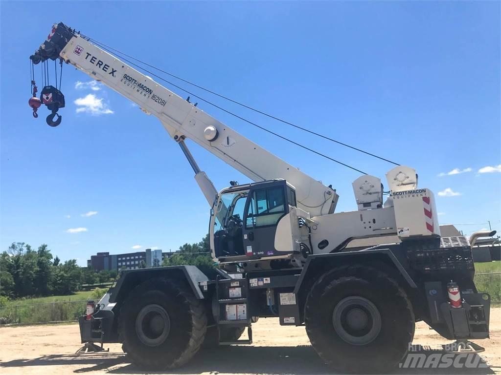 Terex RT670 Jeřáby pro těžký terén