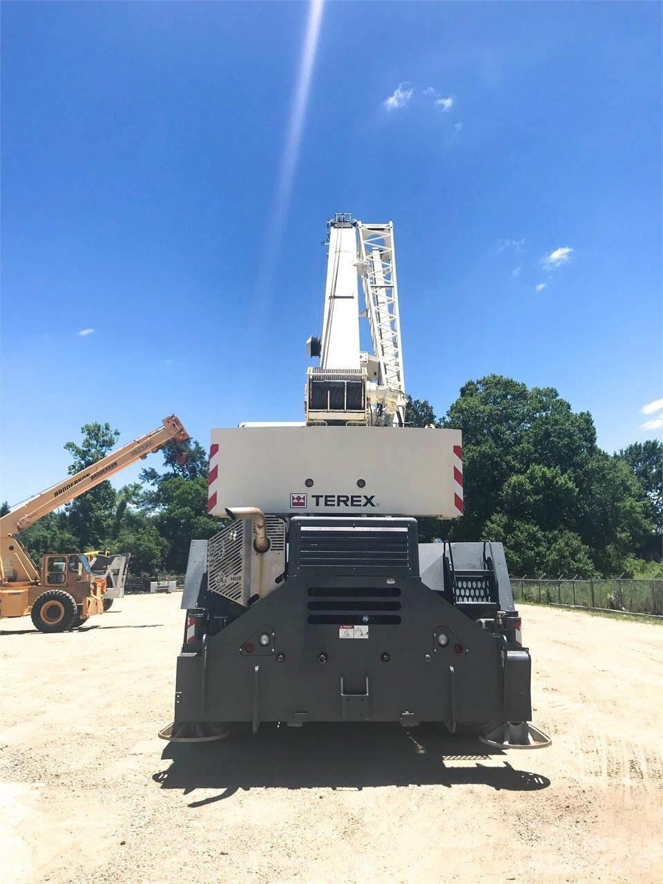 Terex RT670 Jeřáby pro těžký terén