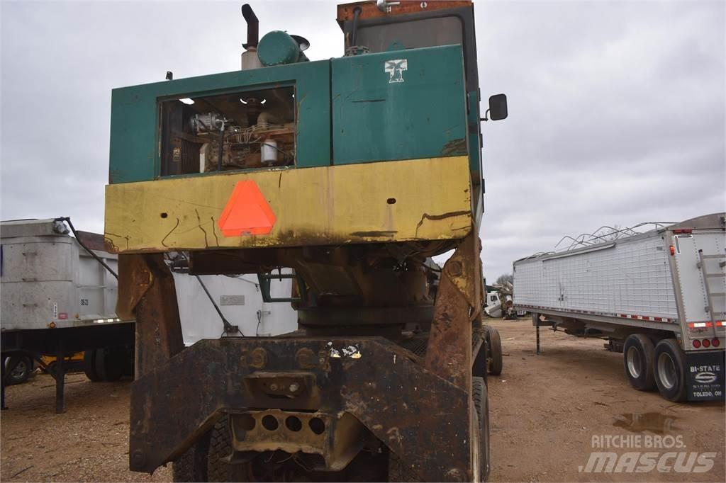 Timberjack 330 Lesnické přívěsy
