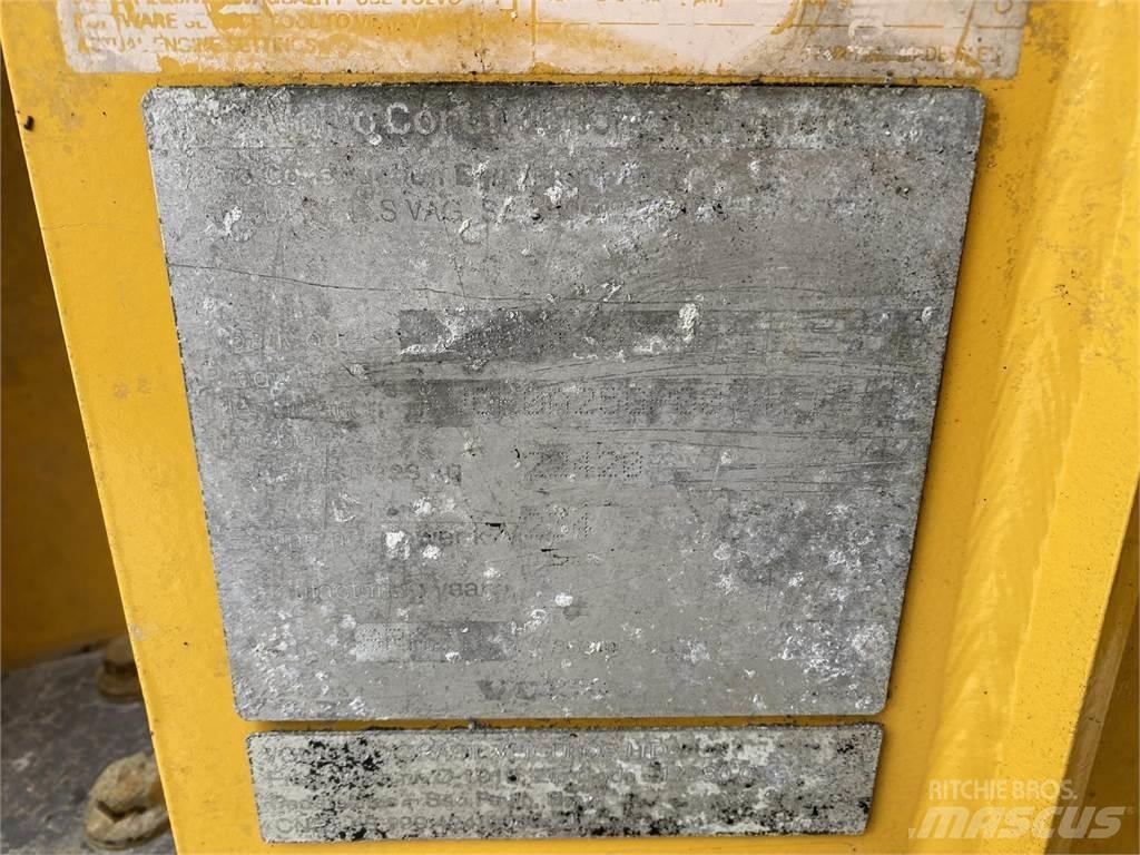 Volvo A25G Kloubové dempry