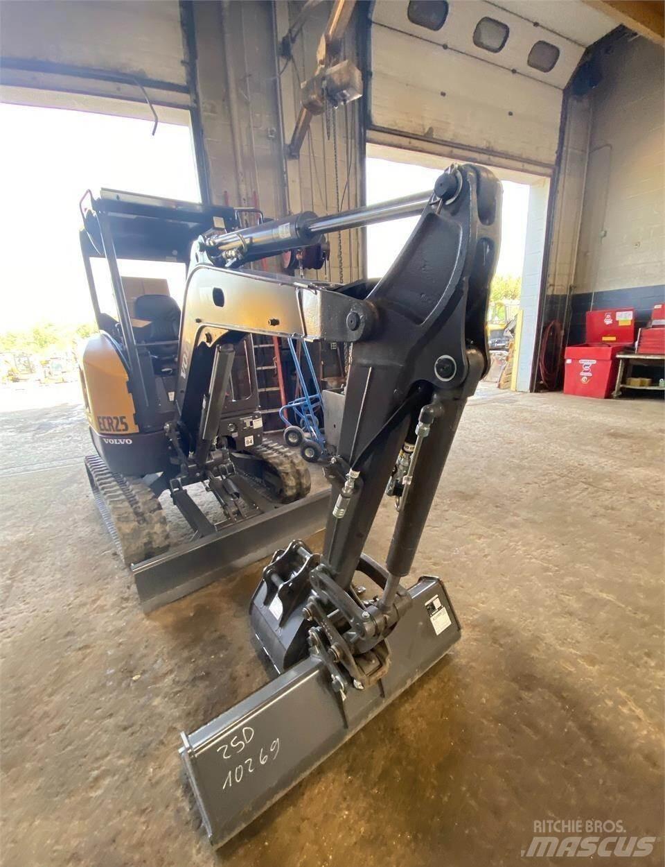 Volvo ECR25D Mini rýpadla < 7t