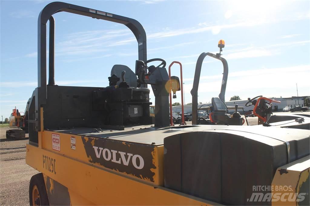 Volvo PT125C Pneumatikové válce