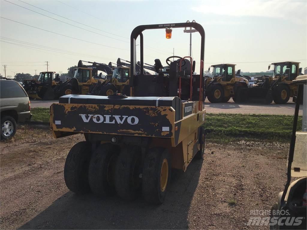 Volvo PT125C Pneumatikové válce