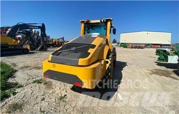 Volvo SD115B Tandemové válce