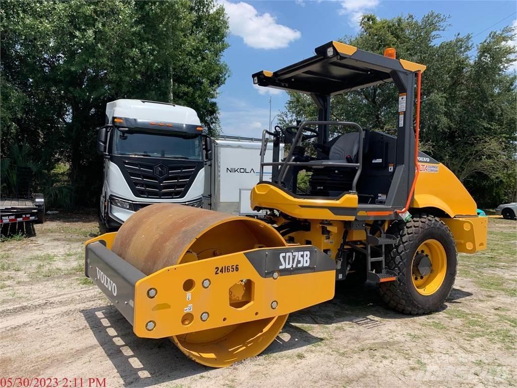 Volvo SD75B Tandemové válce