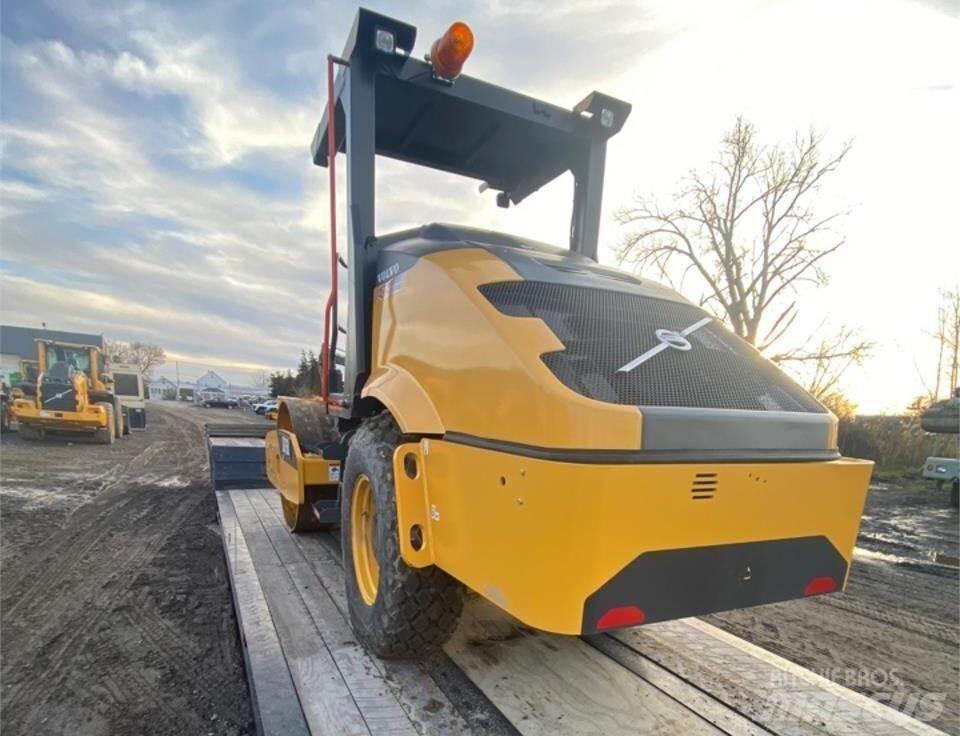 Volvo SD75B Tandemové válce
