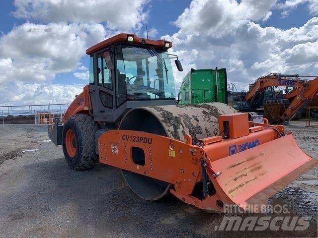 XCMG CV123PDU Tandemové válce