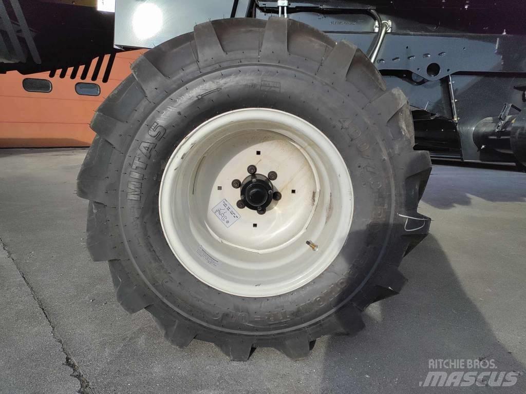 New Holland TC 5.90 Sklízecí mlátičky