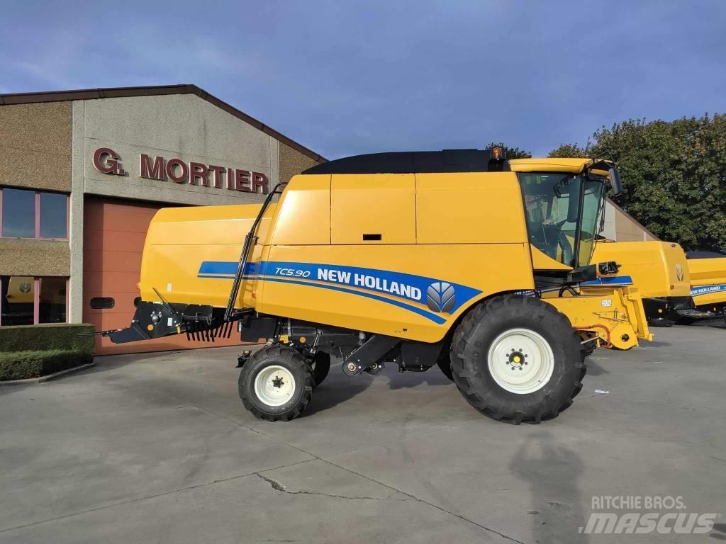 New Holland TC 5.90 Sklízecí mlátičky