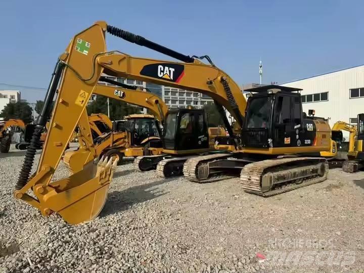 CAT CAT323D2L Pásová rýpadla