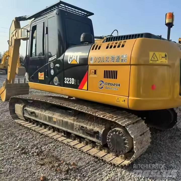 CAT CAT323D2L Pásová rýpadla