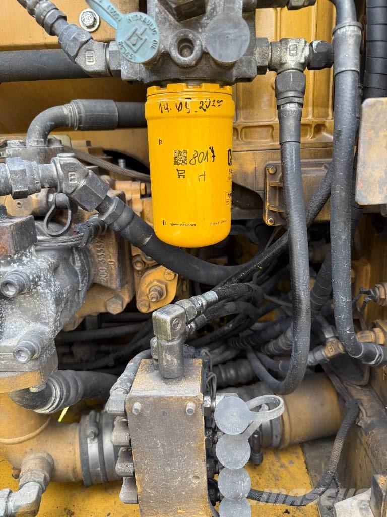 CAT 323 D L Pásová rýpadla