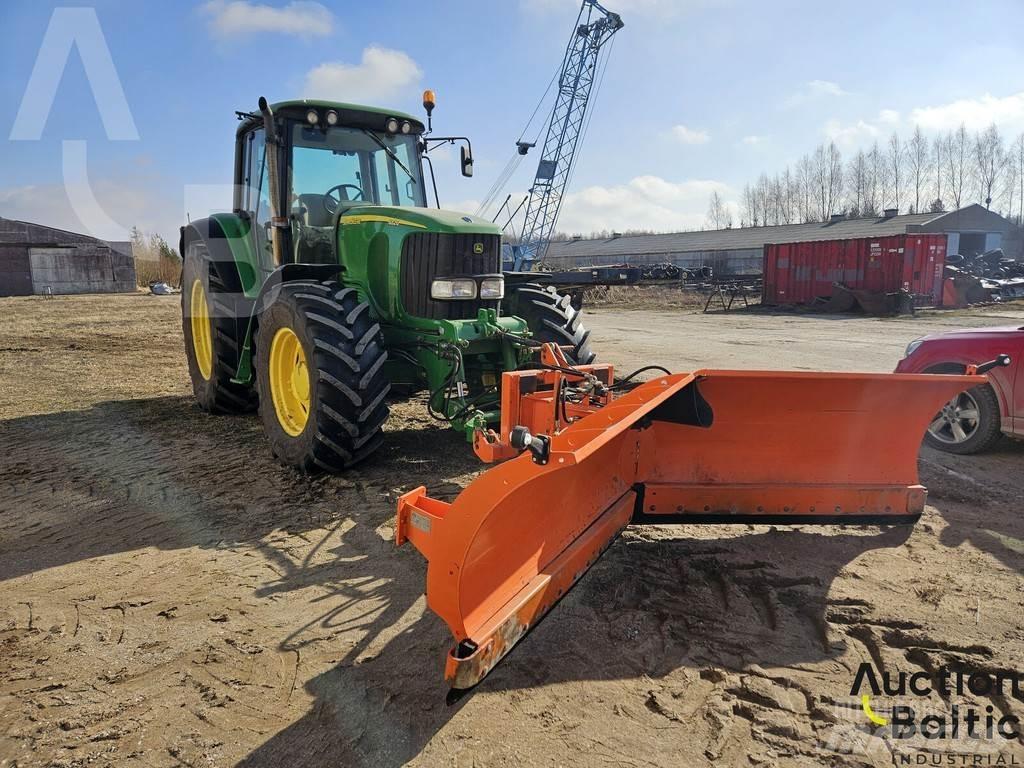 John Deere 6820 Traktory