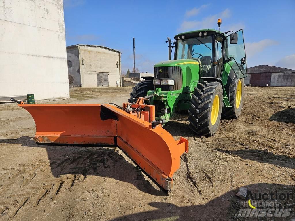John Deere 6820 Traktory
