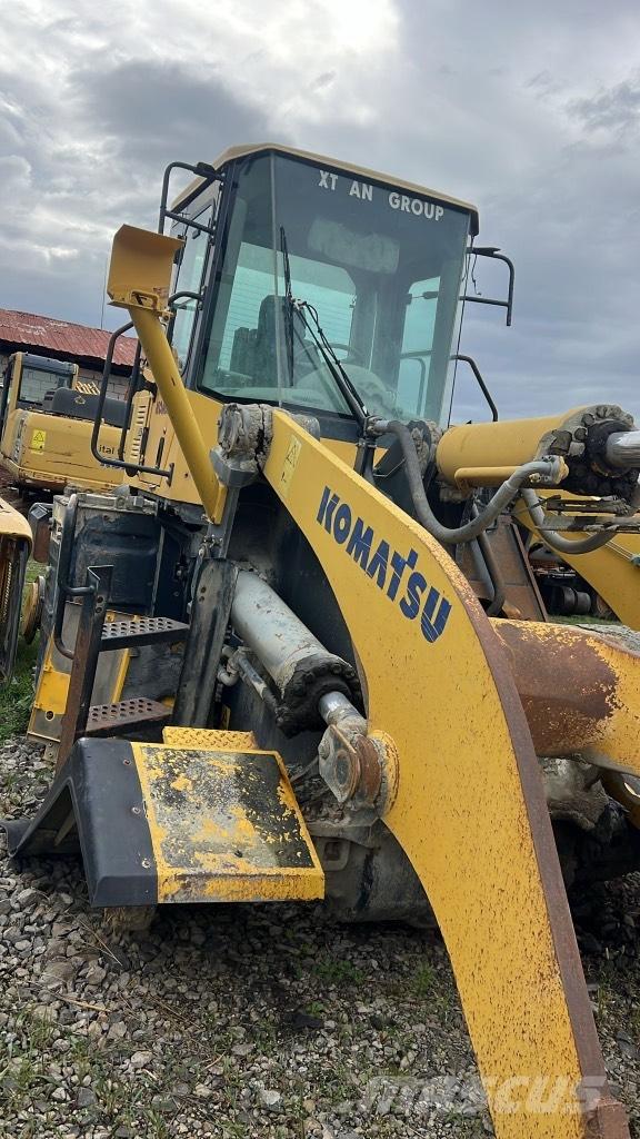 Komatsu WA 470-5H Kabiny a interiér