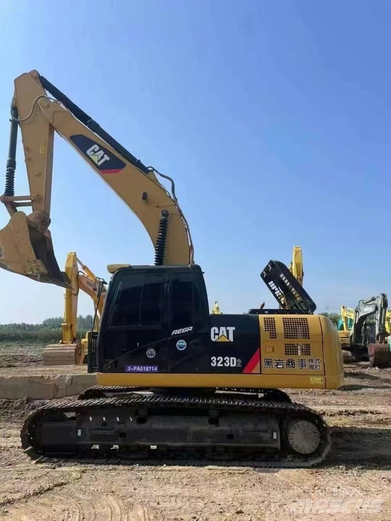 CAT 323D2 Pásová rýpadla
