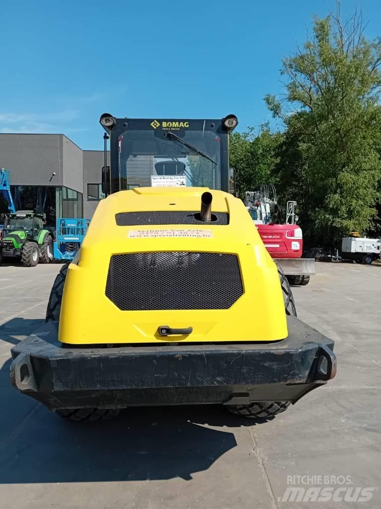 Bomag BW 213 D-5 Půdní kompaktory