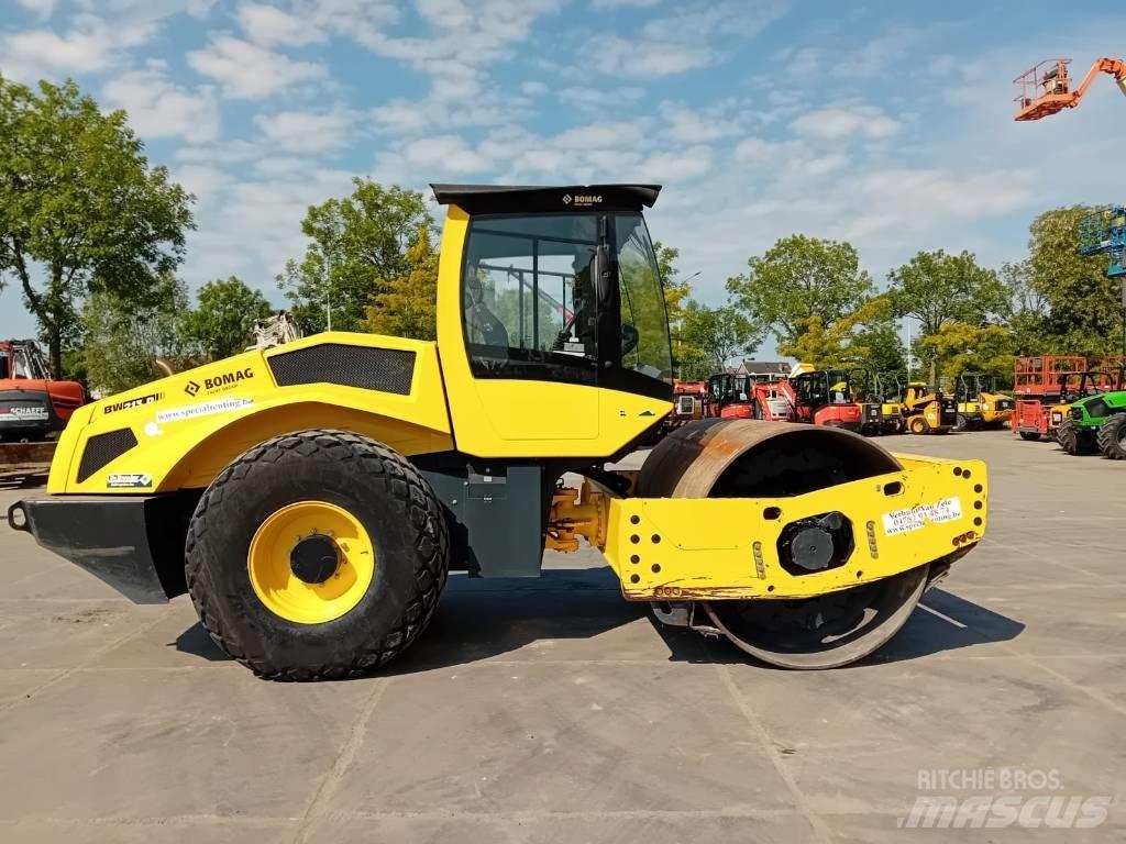 Bomag BW 213 D-5 Půdní kompaktory