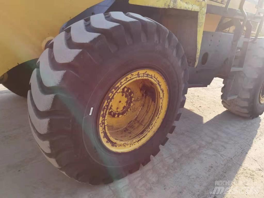 Komatsu WA 320-3 Kolové nakladače