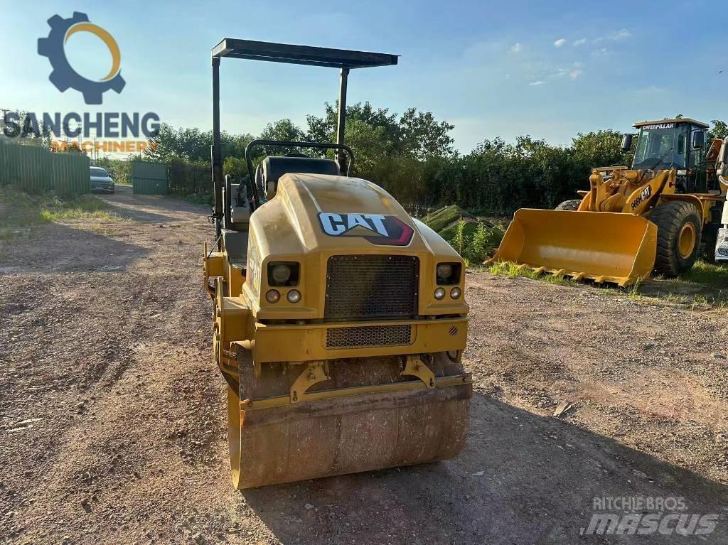 CAT CB24B Tandemové válce