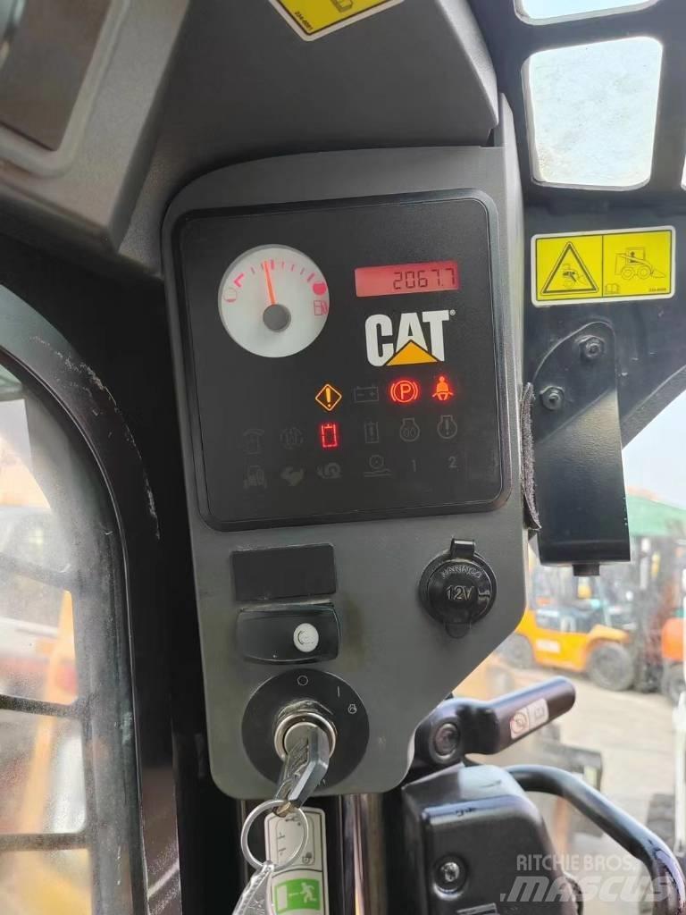 CAT 246 C Smykem řízené nakladače