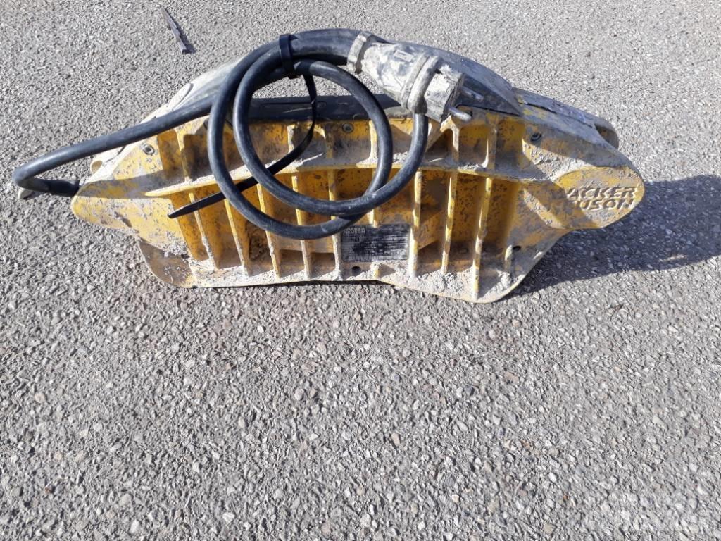 Wacker Neuson FUH20 Stroje na výrobu betonových prefabrikátů