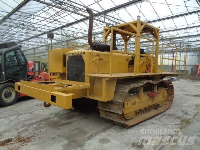 CAT D6C Traktory