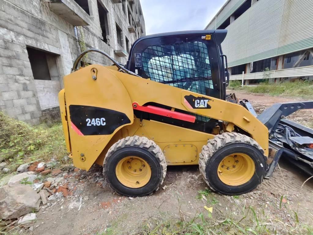 CAT 246C Smykem řízené nakladače