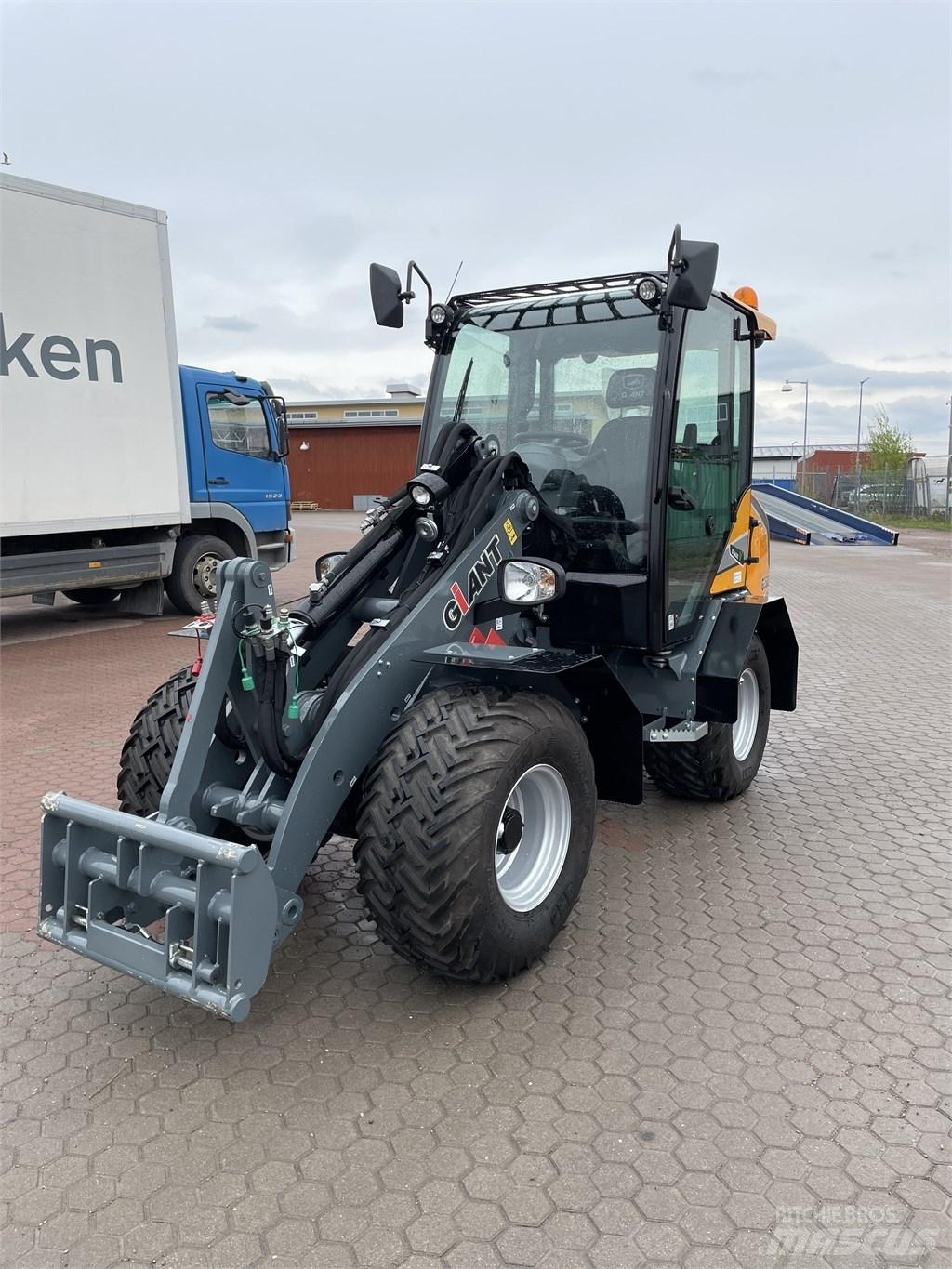 GiANT G3500 X-TRA Smykem řízené nakladače