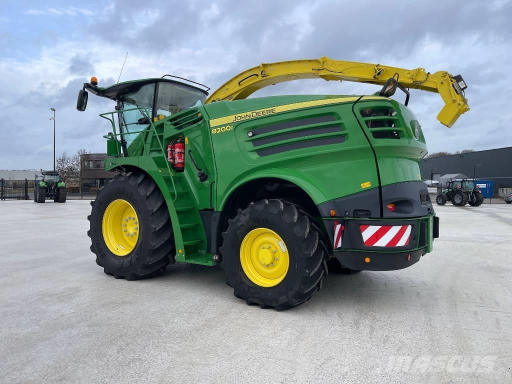 John Deere 8200 Sklízecí mlátičky