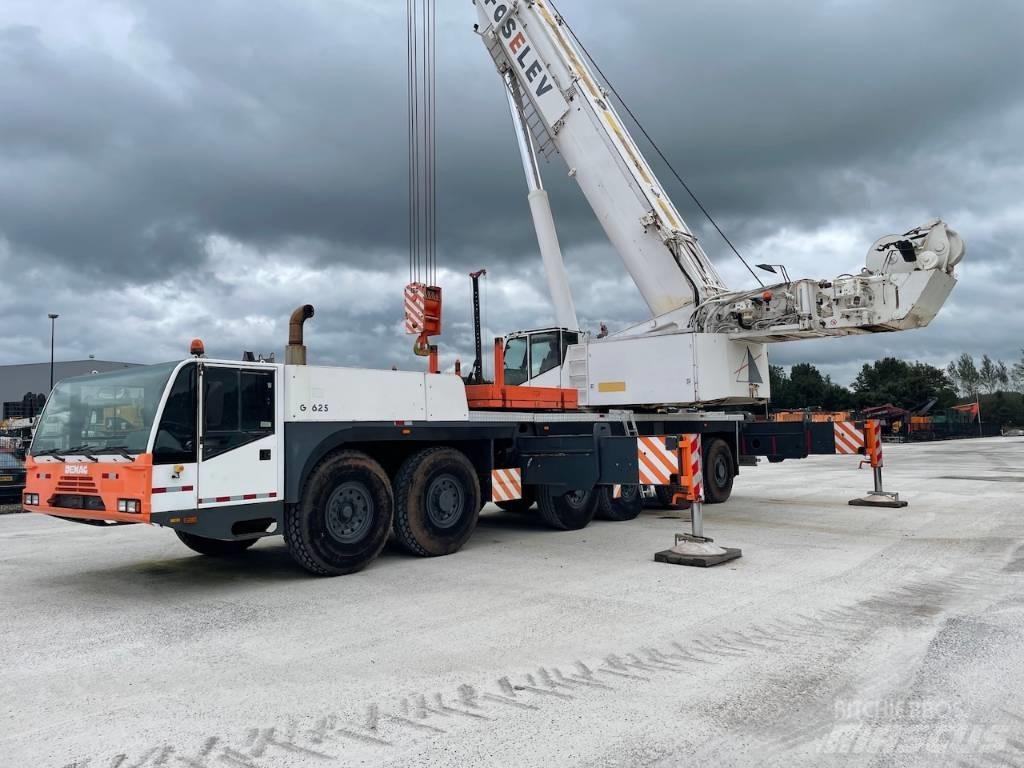 Demag AC 300 Univerzální terénní jeřáby