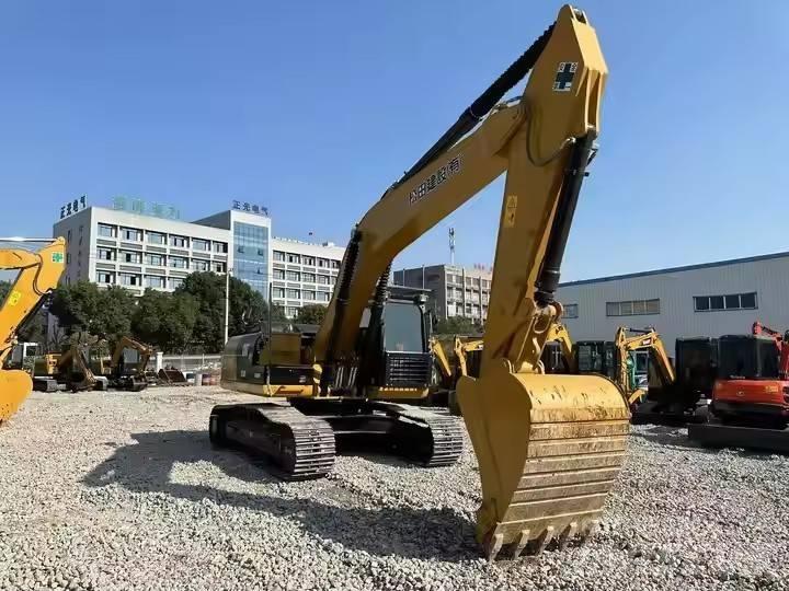 CAT CAT324D2 Pásová rýpadla