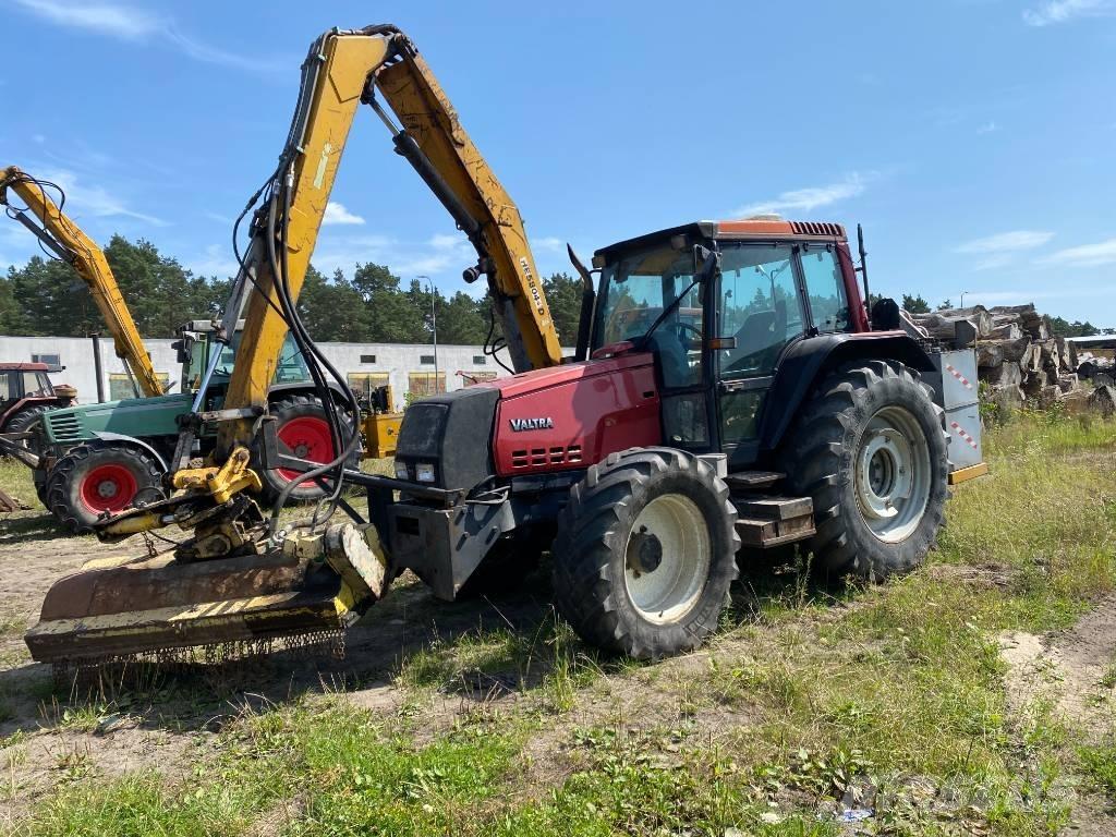 Valtra 6350 Traktory