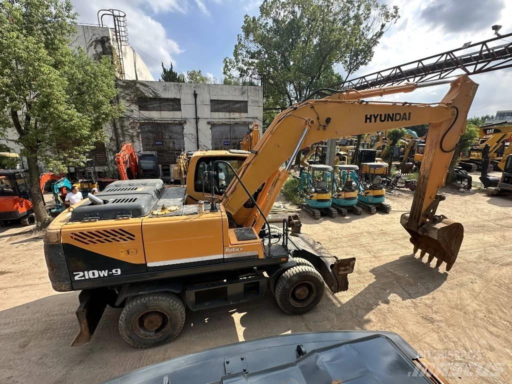 Hyundai R210W-9 Kolová rýpadla