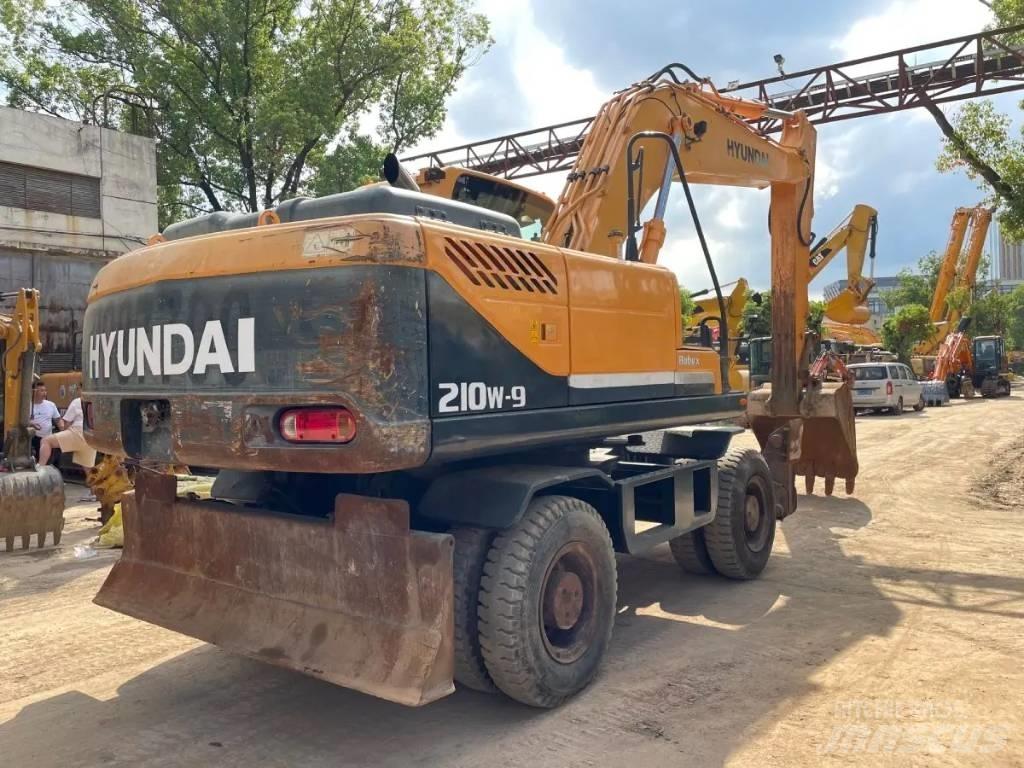 Hyundai R210W-9 Kolová rýpadla