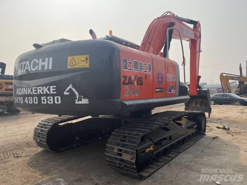 Hitachi 240 Midi rýpadla 7t - 12t
